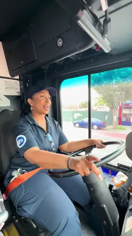 Karin operating on the B46-SBS putting her hands on the wheel! #flashbackfriday #dayofalifeofanycbusdriver @IamKarinH 