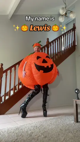 RATE THIS OUTFIT OUT OF 10??? 🤭🎃  Halloween costume idea 💃