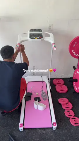 Pulse, emergency off, high speed & most importantly she’s PINK 🩷 #pink #pinktreadmill #athomegym 