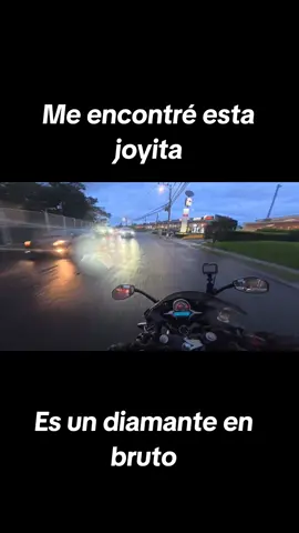 No sabía como hacer un alto hasta que me mostraron como. Tenía la idea de que había que esperar detrás de la linea, colocarse en un punto con buena visibilidad sin obstaculizar el carril y proceder cuando no venga nada. ¿No era así?