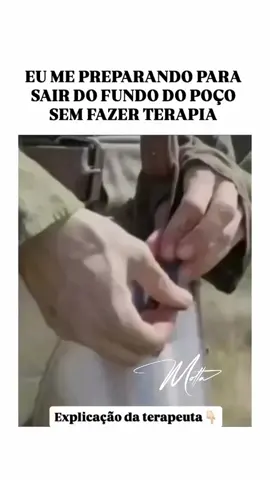 Muitas pessoas, ao viverem um trauma profundo, acabam construindo uma “armadura de ferro” emocional. Essa defesa parece trazer proteção contra a dor, mas também bloqueia a possibilidade de sentir, confiar e se conectar verdadeiramente com a vida e com os outros. Na psicologia, compreendemos que o trauma não desaparece simplesmente com o tempo. Ele fica armazenado na mente e no corpo, influenciando pensamentos, emoções e até relações futuras. A armadura, nesse sentido, funciona como um bloqueio: evita que a ferida seja tocada, mas também impede que seja curada. A terapia é o espaço seguro para começar a retirar, pouco a pouco, essa proteção rígida. O processo terapêutico permite elaborar a dor, ressignificar a experiência e construir novas formas de viver, sem precisar esconder-se atrás de barreiras emocionais. Superar um trauma não significa esquecer o que aconteceu, mas sim recuperar o poder de viver sem que o passado defina quem você é. 🌱 Na terapia, você não precisa de uma armadura — apenas de coragem para dar o primeiro passo rumo à cura. ... www.leandromotta.com.br ... ... - A SETA Frater F.:.L.:. ... ... ... ... -- Psicólogo Leandro Motta ... ... ... ... ... ... ... ... #hipnose #ansiedade  #autoestima #leandromotta #depressão 