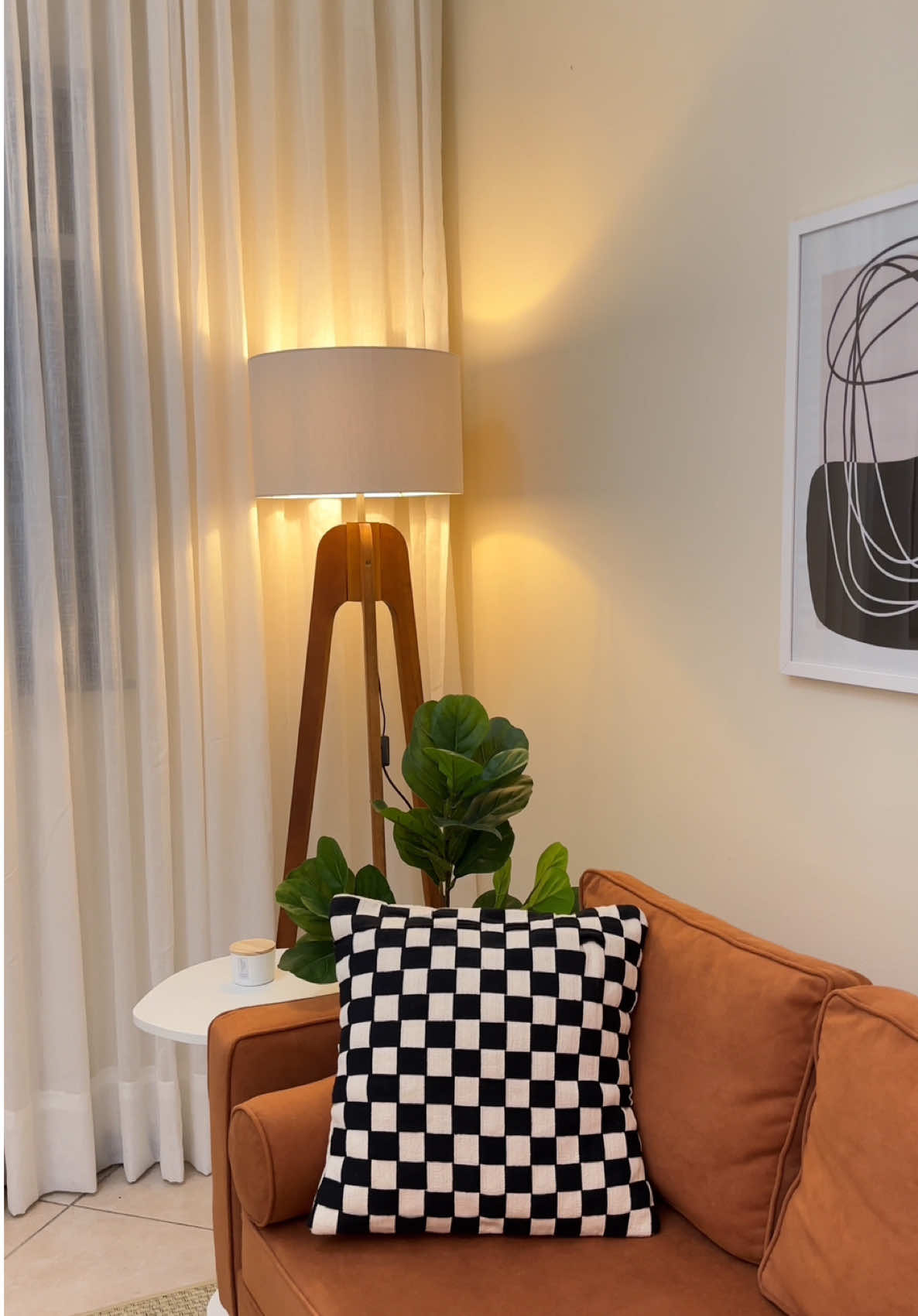 Meu abajur de chão perfeito da Shopee 🏠 Mais um item de decoração da minha sala que fez total diferença!  Além de deixar o ambiente mais bonito minha sala ficou bem mais aconchegante  #shopee #enxovaldecasanova #abajur #decoracaodecasa #casanova 