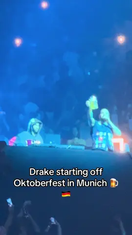 Drizzy starting off Oktoberfest. Night 3 in Munich. Prost 🍻 🇩🇪#drake #oktoberfest2025 #oktoberfestmunich #prost #munich 