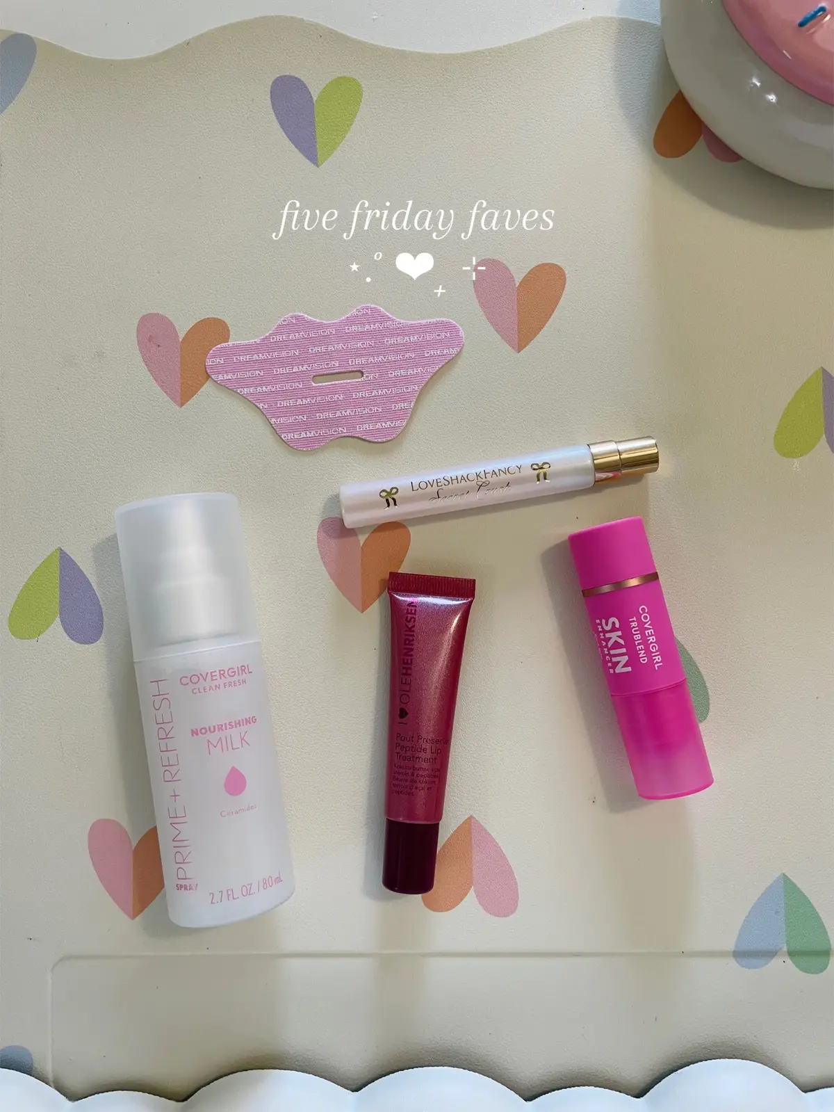 But make it pink 👛🎀 hope you had a great week! 🫶🏽 • #fivefridayfaves #recentfavorites #pinkaesthetic #weeklyhighlights #happythings  @COVERGIRL @Dreamvision @LoveShackFancy @Olehenriksen 
