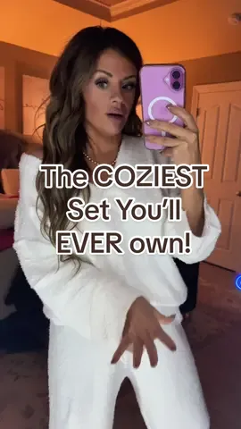 I could live in this set! It’s sooo soft! #cozyathome #cozyset #tiktokshoprestock #fallfreshness #fallfashion 