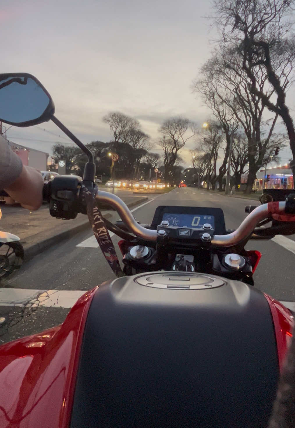 sensação única de um carro entrando na sua frente sem seta a 10km/h 😍  #motos #twister300f #honda #bikelife #motolife 