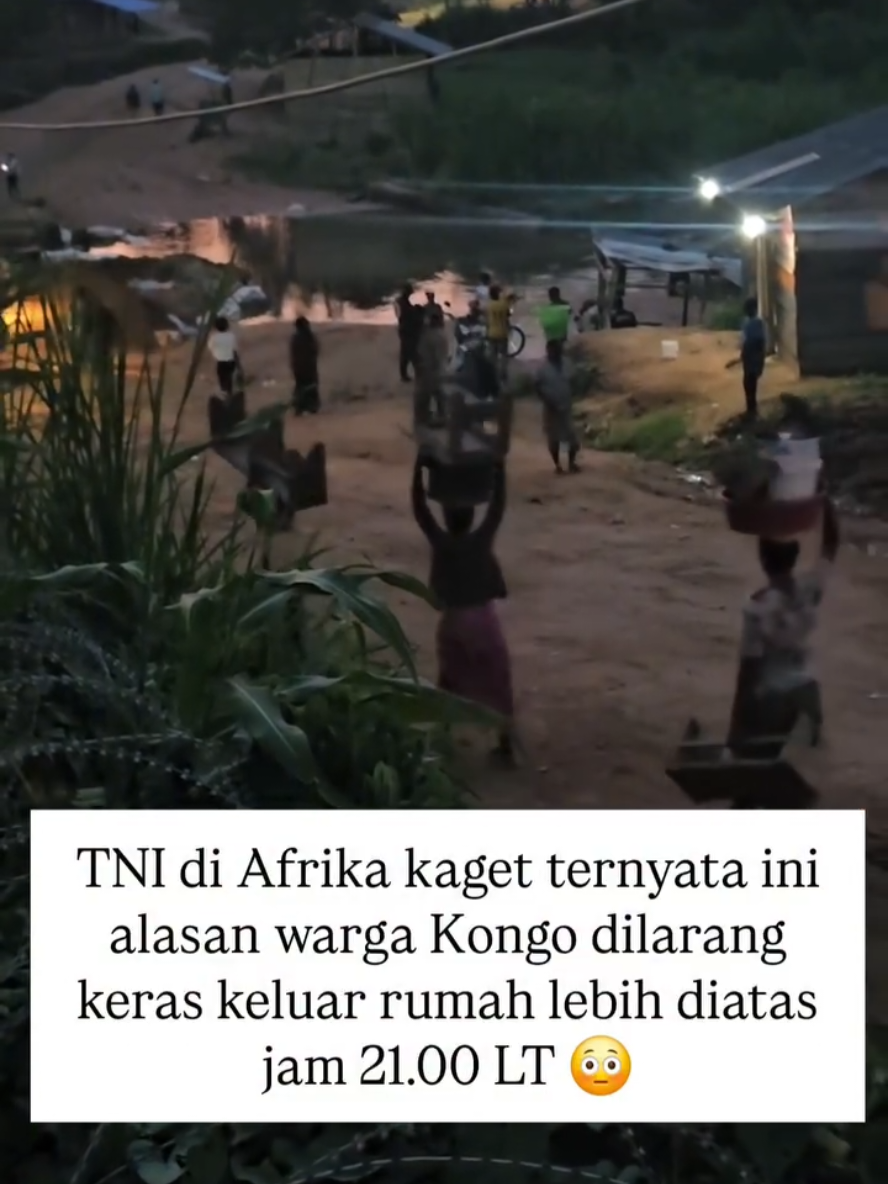 Caption❗️ Ada hal yang tak biasa di Kongo (RDC) Afrika yang mengharuskan warga untuk pulang dari aktivitas sehari hari sebelum jam 21.00 LT Awal saya ditugaskan disini sebagai pasukan perdamaian PBB cukup heran mengapa warga Kongo harus menghentikan semua aktivitas sebelum jam 21.00 LT Mr. Christopher Kakule Mbayahi merupakan seorang interpreter PBB untuk Kontingen Indonesia di Kongo Afrika yg bekerja dengan kami  Beliau menjelaskan bahwa di Kongo masyarakat hidup ditengah tengah milisi (kelompok bersenjata)  Masyarakat melakukan aktivitas sehari hari dengan ketakutan yg membayangi nyawa mereka kapanpun dan dimanapun Untuk itu, pemerintah menerapkan pemberlakuan jam malam yg mengharuskan masyarakat harus sudah di dalam rumah sebelum jam 21.00 LT demi keselamatan mereka Instansi keamanan di Kongo juga kerap kali memanfaatkan situasi dengan meminta apa yang warga punya ketika ketahuan melanggar pemberlakuan jam malam tersebut  Sampai dengan saat ini PBB pun telah diterjunkan dan masih berlangsung proses menstabilkan situasi di daerah konflik Kongo Afrika dengan harapan masyarakat hidup tenang tanpa adanya gangguan dari kelompok bersenjata  Saya berharap konflik yang telah lama terjadi ini akan segera terselesaikan dan masyarakat dapat hidup dengan tenang dan normal seperti sedia kala Klo menurut kalian gimana? Efektif atau justru masyarakat merasa terlalu dibatasi? Diskusi di kolom komentar ❗️ _ _ _ _ #fyp #tni #pbb #kongo #afrika 