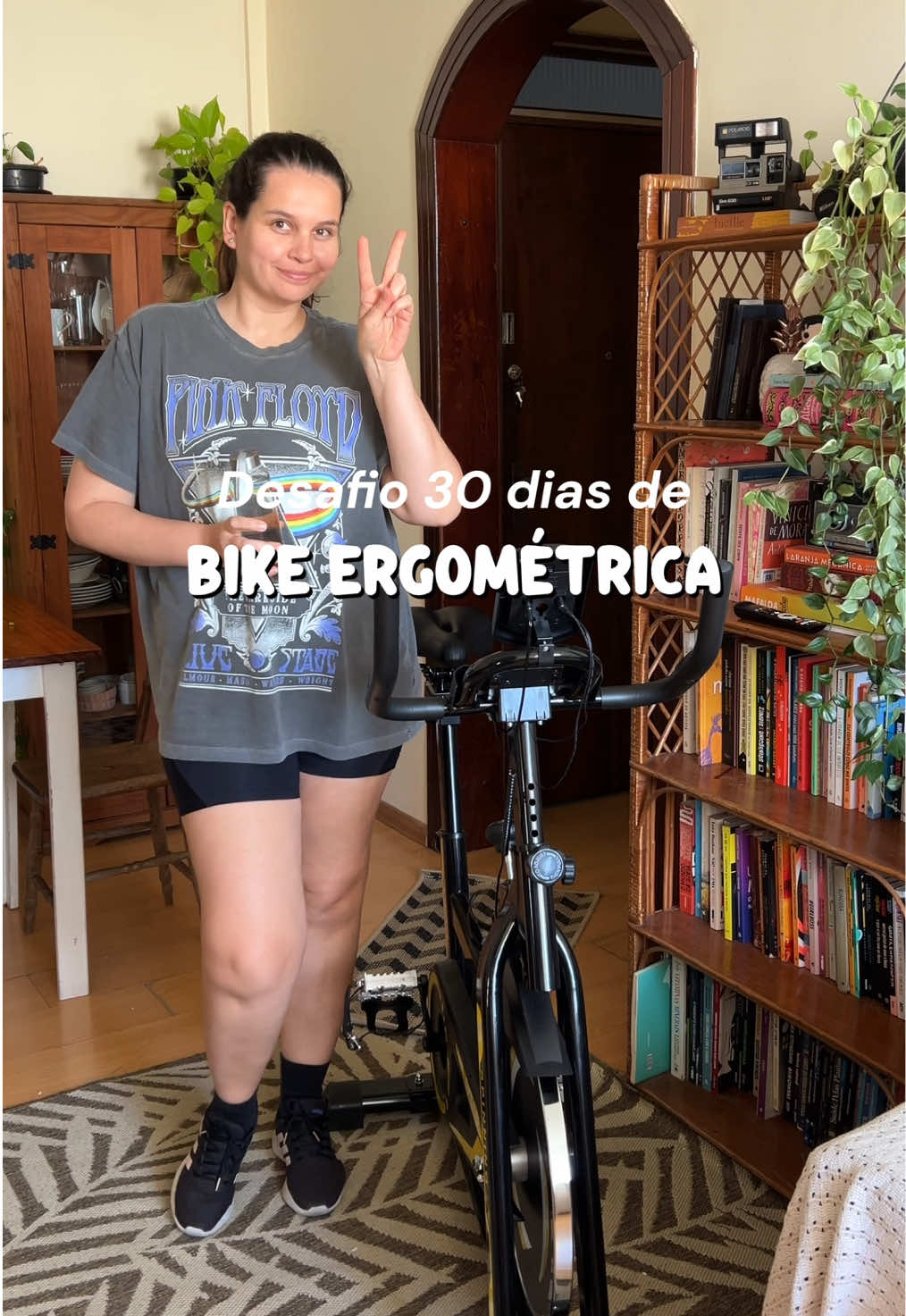 Dia 2/30 do desafio 30 dias de bike ergométrica.  Demorei pra editar, mas saiu!  Acho que me desafiar e compartilhar por aqui vai me fazer me comprometer ainda mais. Quem vem nessa comigo? #bikeergometrica #spinning #bicicletaergométrica #bikeindoor 