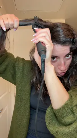 Brush your hair straight with this l'ange ceramic straightening brush. This straightening brush works so quickly and leaves my hair so shiny! 🥰 #straighteningbrush #creatoricons 