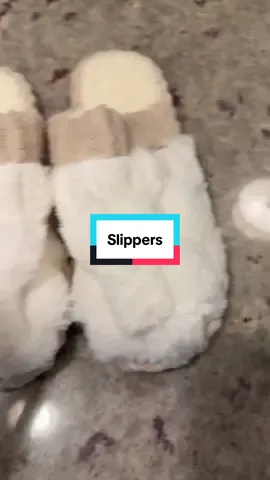 Obsessed! #tiktokshopcreatorpicks #blackfriday #slippers #cozyvibes #christmasgiftidea 
