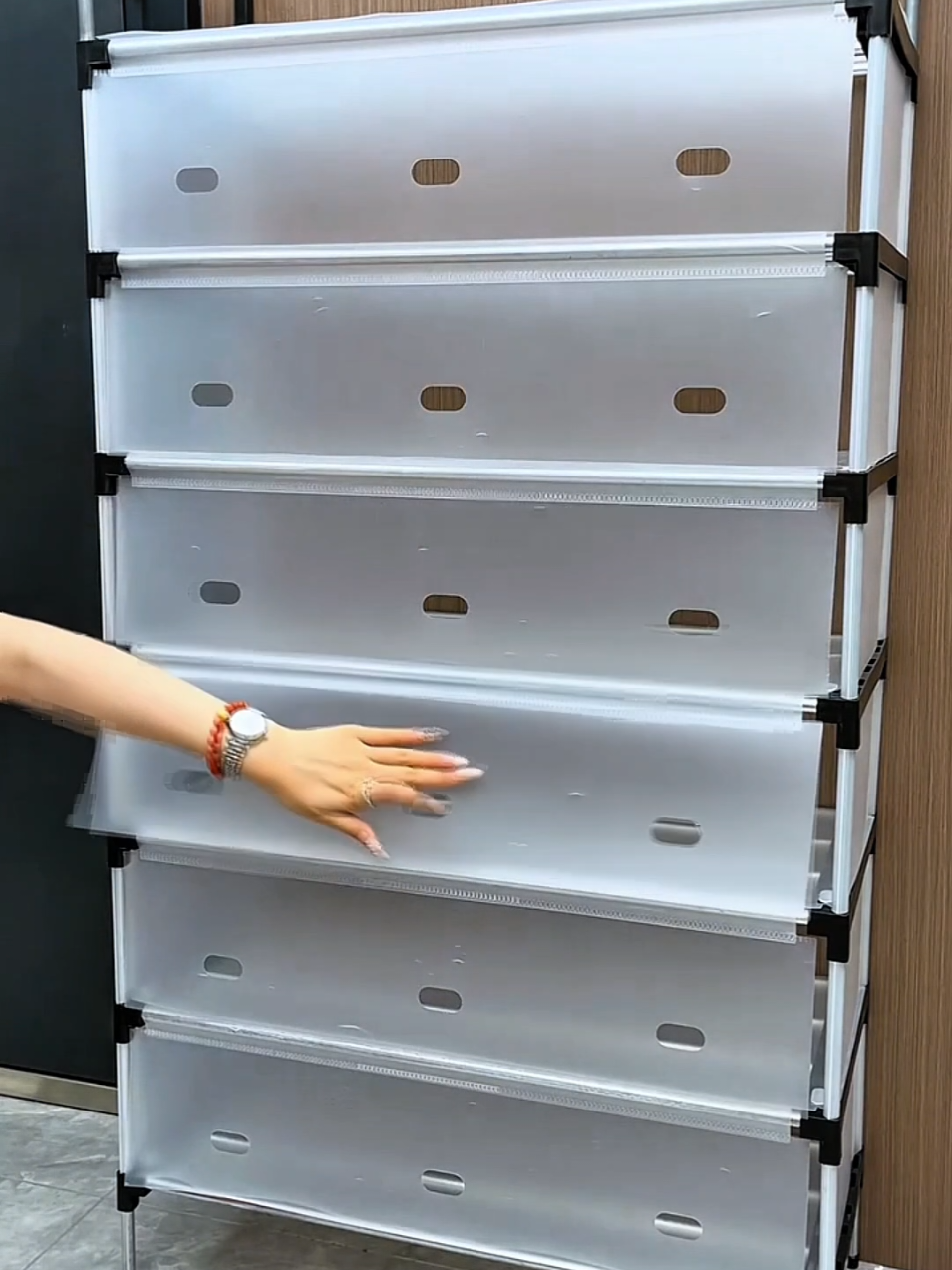 A solução chegou: a sapateira multifuncional que organiza até 27 pares com muito estilo! Compacta, resistente e super fácil de montar, combina com qualquer ambiente ! #sapateira #sapatos #sapateiras #organizador 