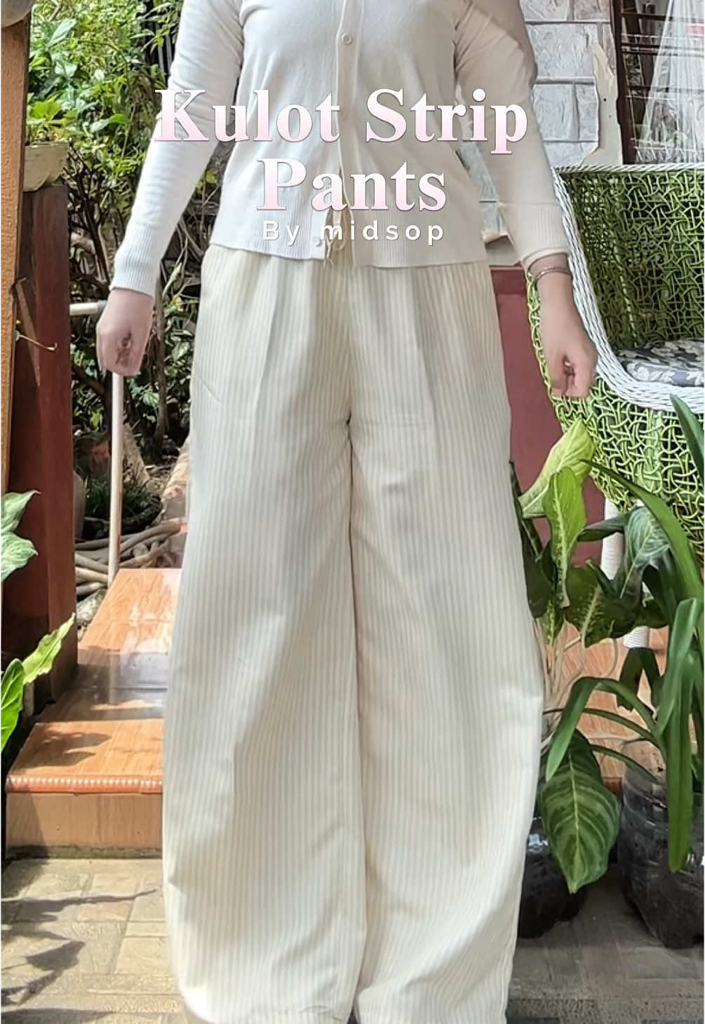 Kulot strip pants by Midsop 🤍 Modelnya loose jadi super nyaman dipakai seharian, tapi tetap bikin look jadi lebih rapi & chic. Cocok banget dipaduin sama atasan basic ✨ #ootdkulot #Midsop #styleinspo #ootdwanita #celanasalur 