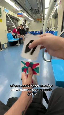 Até as reações tavam combinando #cardistry #baralho #reaction #metro 