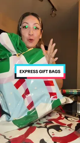 Express gift bags for Christmas #christmasgiftideas #wrappinggifts #christmasessentials #tiktokshopblackfriday 