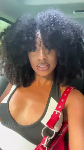 let’s get into it! @oqhairshop @OQHAIR Shop #oqhair #afrocurlywig #gluelesswig #wigreview #kinkycurlywig 