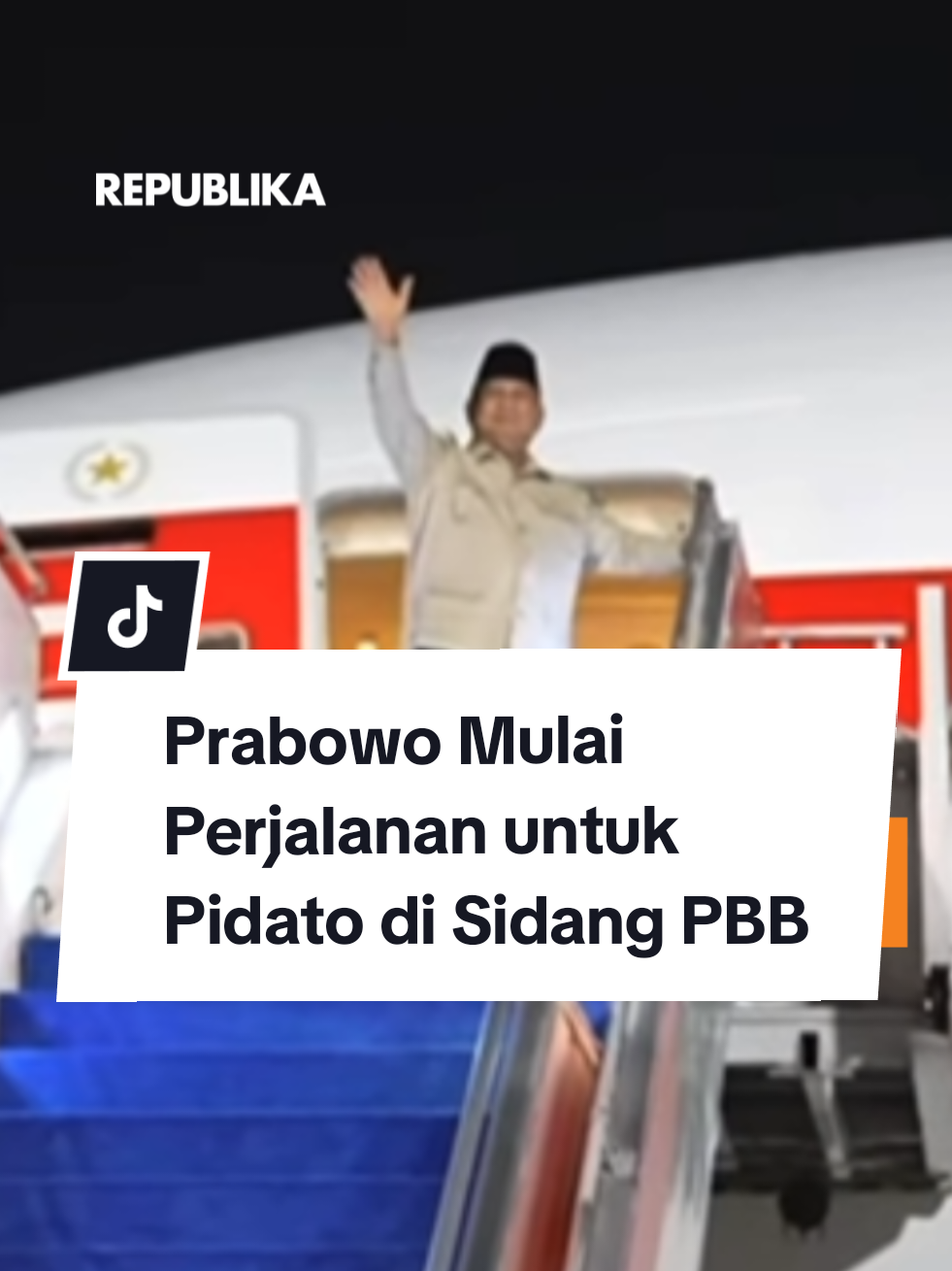 Presiden Prabowo Subianto akan menghadiri Sidang Umum PBB ke-80 di New York, Amerika Serikat. Sekretaris Kabinet Teddy Indra Wijaya menyatakan, itu menandai kembalinya Indonesia ke diplomasi global tertinggi. Prabowo dijadwalkan berpidato dalam Debat Umum PBB pada 23 September 2025, setelah Presiden Brasil dan Amerika Serikat. Partisipasi Prabowo ini memperkuat peran kepemimpinan Indonesia di Global South dan dorongan konsistennya untuk reformasi tata kelola global yang lebih adil dan inklusif. “Ini adalah momen penting bagi suara Indonesia untuk didengar di forum internasional tertinggi,” ujar Teddy, Sabtu 20 September 2025. Selama perjalanan ke New York, Prabowo singgah di Osaka, Jepang, untuk pengisian bahan bakar pesawat. Di sana, ia mengunjungi Paviliun Indonesia yang akan menjadi bagian dari pameran budaya Expo 2025 Osaka. Di New York, agenda Prabowo juga meliputi sesi tingkat tinggi mengenai solusi dua negara untuk Palestina dan Israe*l pada 22 September, disusul dengan pidato di PBB keesokan harinya. Setelah dari New York, Prabowo dijadwalkan menuju Ottawa pada 24 September untuk bertemu Perdana Menteri Kanada. Kunjungan internasional ini akan diakhiri di Den Haag, Belanda, di mana ia akan bertemu dengan Raja Belanda dan Perdana Menteri Sementara pada 26 September. Perjalanan luar negeri ini merupakan keterlibatan multilateral besar pertama Prabowo sejak terpilih menjadi presiden dan mencerminkan postur diplomatik Indonesia yang diperbarui di bawah kepemimpinannya. Kreator: Ronggo Astungkoro  #Republika #CekRepublikaAja #PrabowoSubianto #PBB 