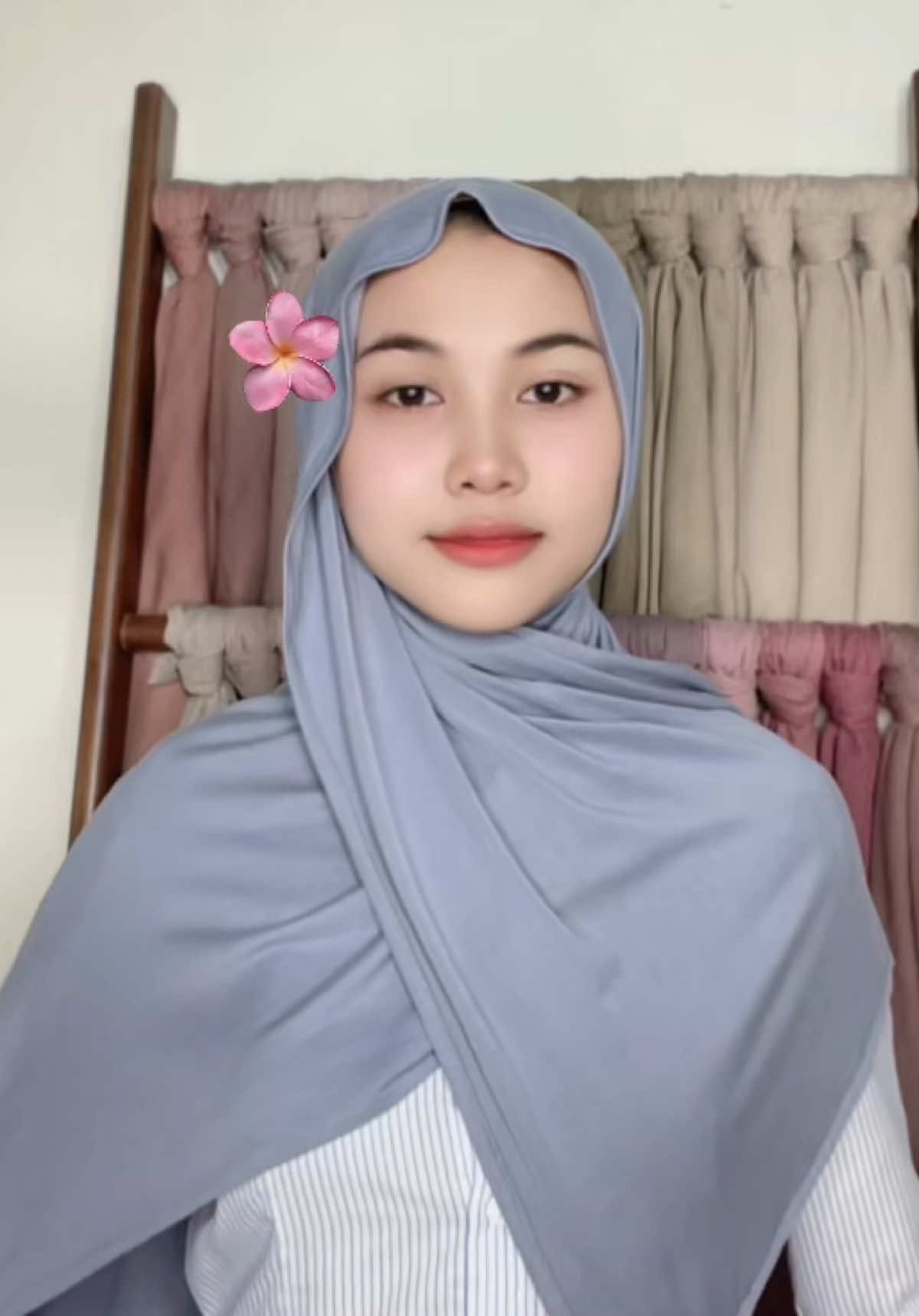 Bikin look makin cantik 😍🫶🏻  #pashminakaos #pashminacooltech #pashminarayoncooltech #hijabdaily #fypviraltiktok🖤シ゚☆♡ 