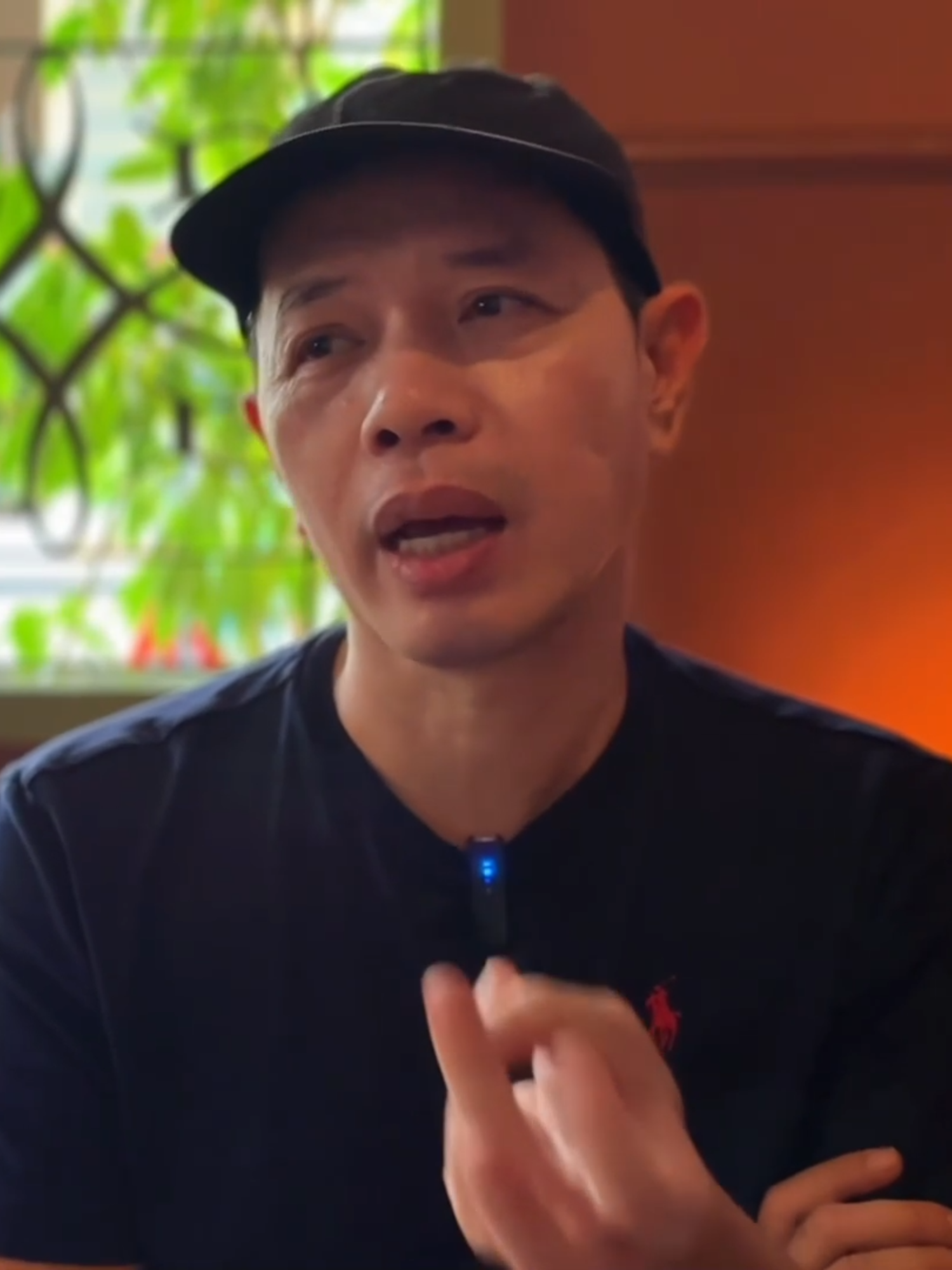 Cuộc sống bình dị của Thái Hòa ngoài phim: chở vợ đi mua đồ, chơi game với con #tuchientrenkhong #kaitynguyen #thaihoa
