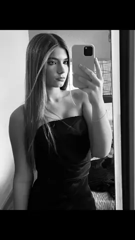 Luli is an excellent model! And she's also Argentina's youngest designer! 
