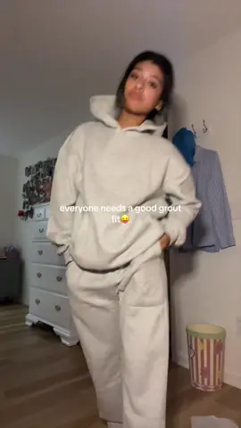 this set is sooo cute together and separate is such a good hoodie and sweats!! #hoodieset #groutfit #sweatset #comfyset #foryoupage 