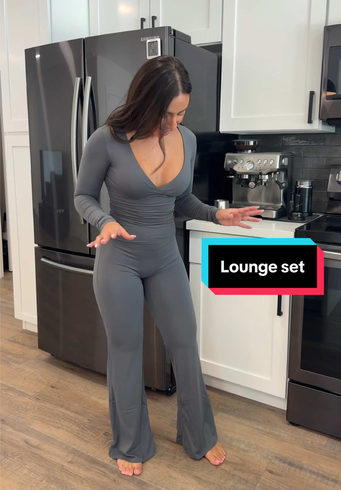 This is such a cozy two piece set☺️🫶🏻 fits true to size! #workoutfit #twopieceset #twopieceoutfit #loungeset #loungewear 