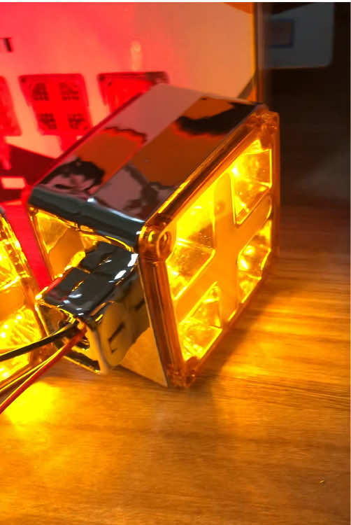 Truck fender double-sided lights #trucking #doublelights #truckshow #lights #amber 