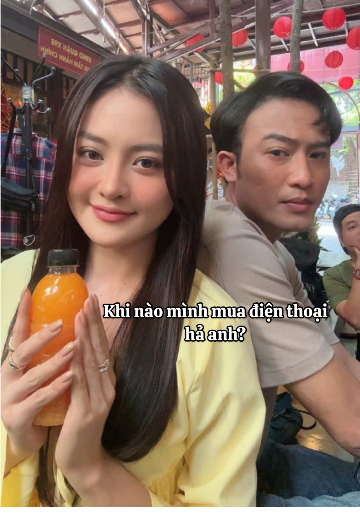 Khi nào mình mua điện thoại hả anh ? #dienvienthuyanh #thuyanh #doanquocdam