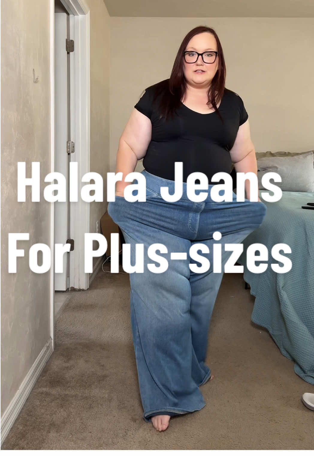 Who knew that Halara had plus-size jeans? These are high-waisted, flexible and stretchy, and wide leg jeans for all the plus-size women! #plussizejeans #plussizedenim #halaraplussize #halarajeans #widelegjeans 