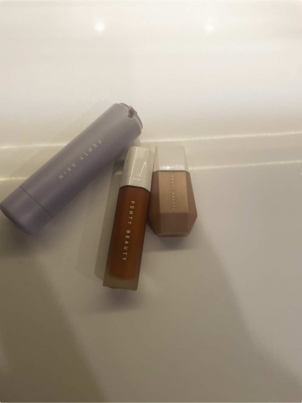 Setting spray for my dry skin girlies😌 #fentysettingspray #blackgirlmakeup #beautycommunity #beautycontentcreator #nyccontentcreator @Fenty Beauty @Fenty Skin 