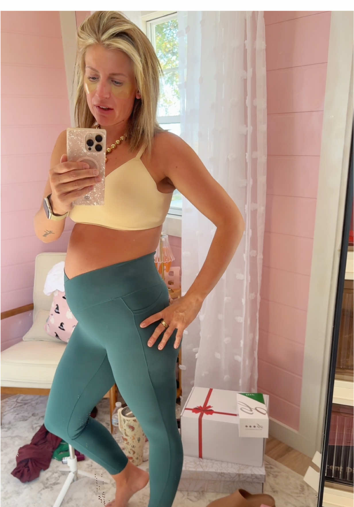 @Halara obsessing over these Halara softlyzero criss cross leggings. So flattering.. even with a baby bump 😜 #halara #leggings #athleisure #tiktokshopcreatorpicks #tiktokshoprestock 