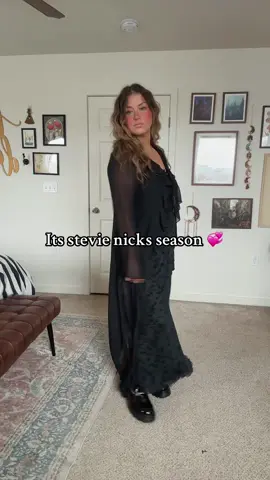✨Whimsigoth dreams in head-to-toe black ✨ Serving Stevie Nicks energy with flowy layers, witchy textures, and all the moody magic 🖤 Would you wear this? #whimsigoth #stevienicksstyle #allblackoutfit #witchyaesthetic #fallfashion #whimsicalstyle #bohofashion 