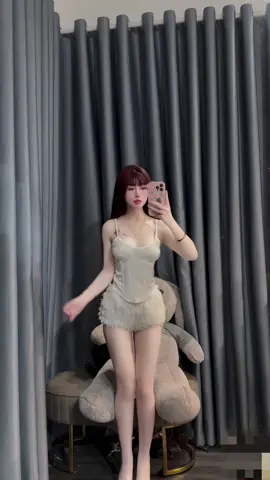 Chúng ta thường so sánh mình với người khác và mong muốn nhiều hơn, nhưng lại quên rằng những gì mình đang có đâu đó là ước mơ của nhiều người khác.... 🤎#xuhuongtiktok #myoutfit 