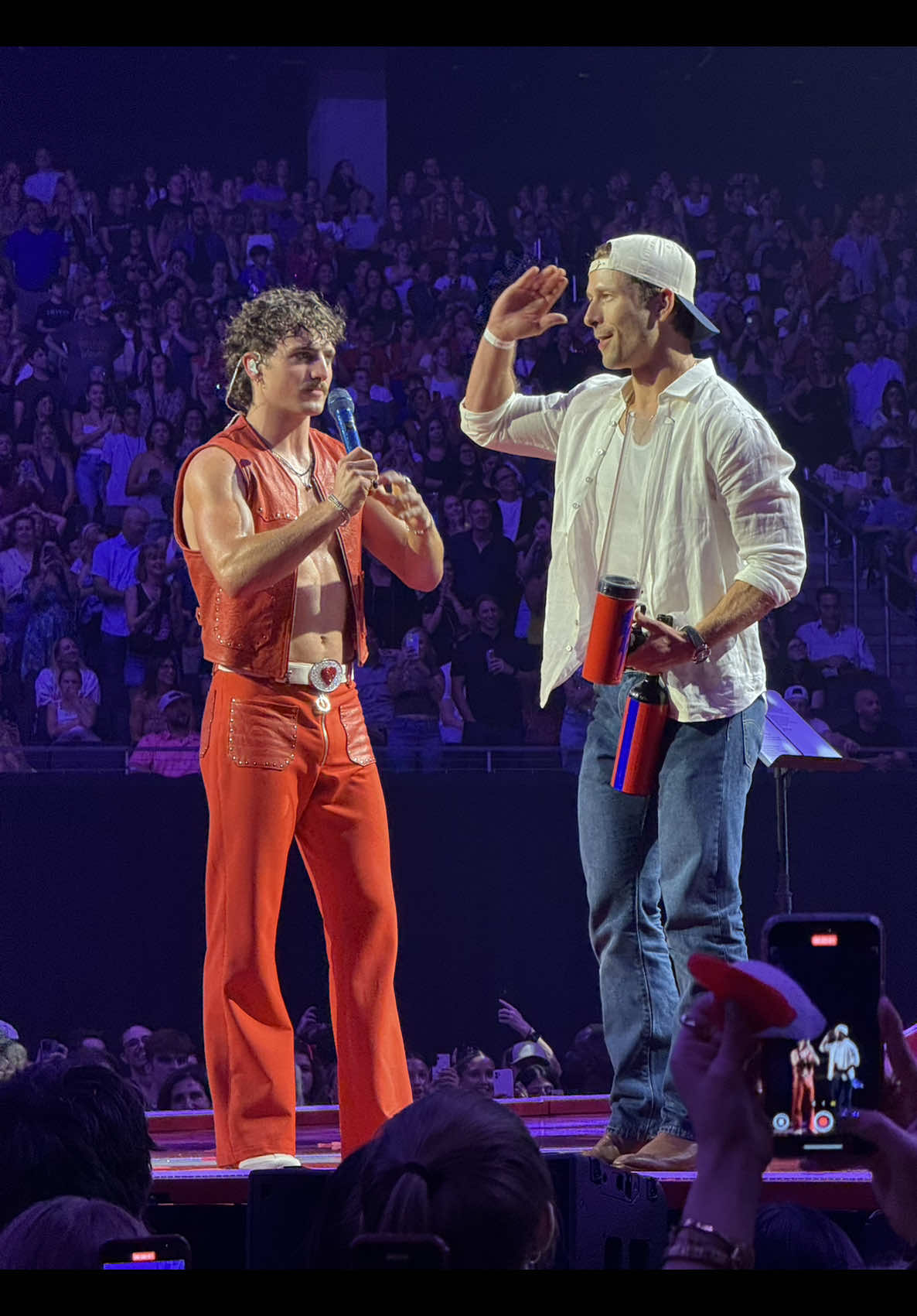 #GlenPowell doing literally anything but especially the T-shirt gun ⚠️⚠️⚠️ @Moody Center ATX 