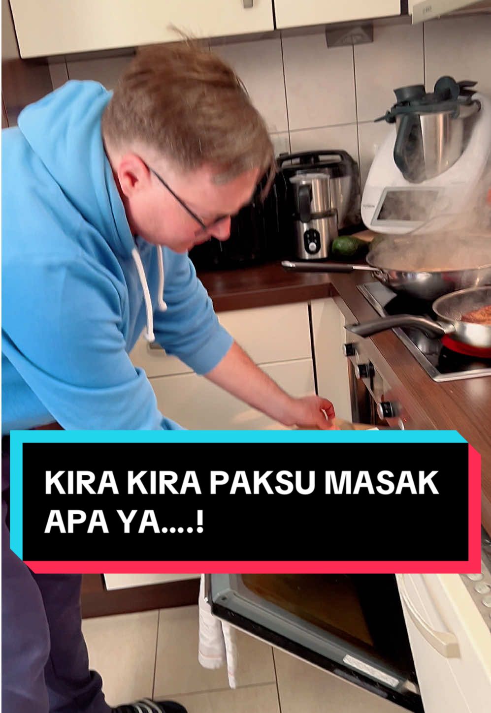 Kurang bersyukur apa sudah di Masakin Paksu makanan Bule sampai dapur berantakan tapi dasar Lidahku itu lidah ndeso tetap aja aku pilih makan Terong sama Nasi. #makan #masak #masakdirumah #mukbangeatingshow #pasangancouple 