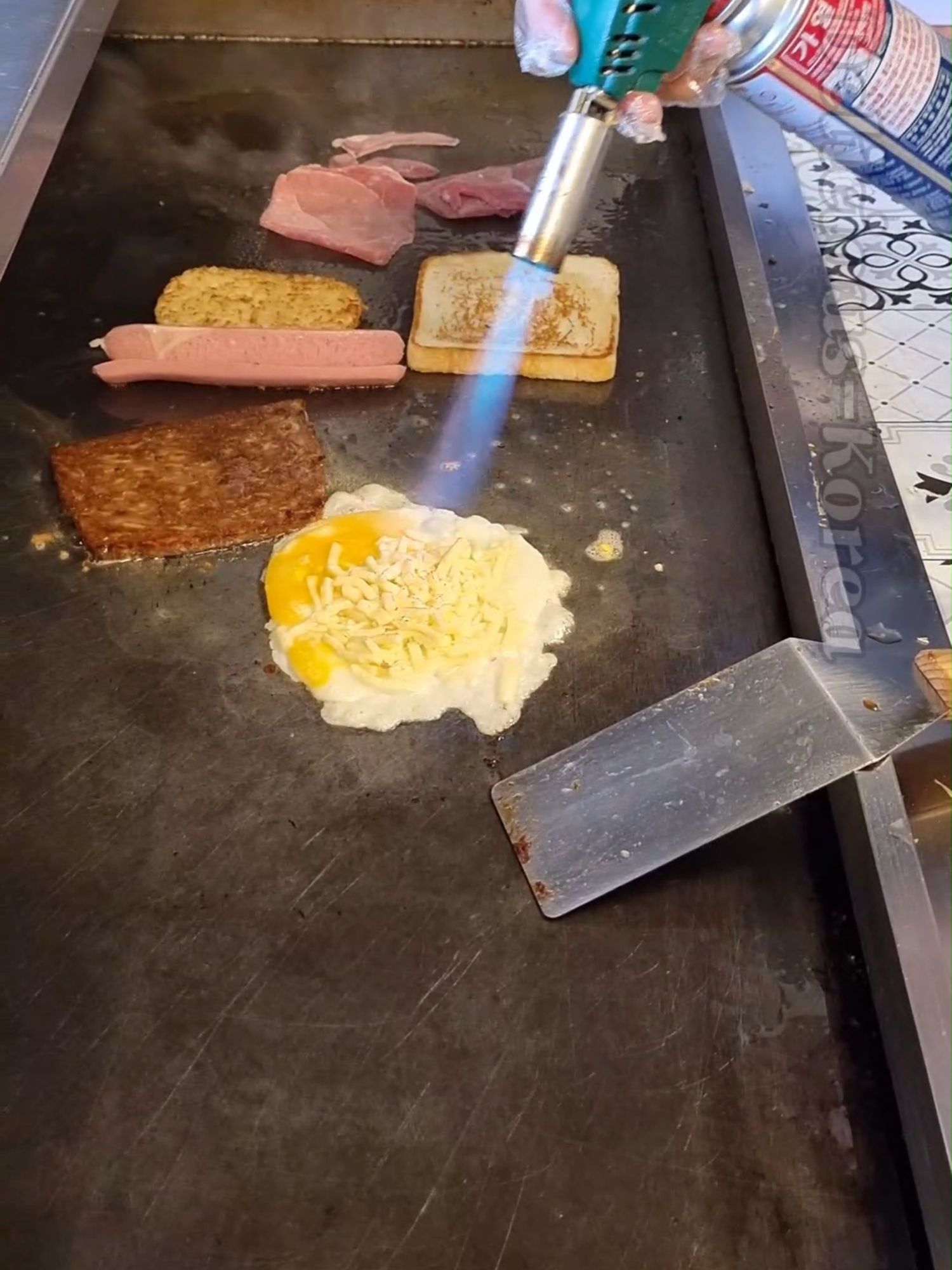 마씨써 머거바 땡크버거 너무 마씨써!! #koreanfood #streetfood #석계역햄버거 #마씨써머거바