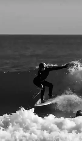Light carves #surfing #eastcoast #surftok #hurley #ocean 
