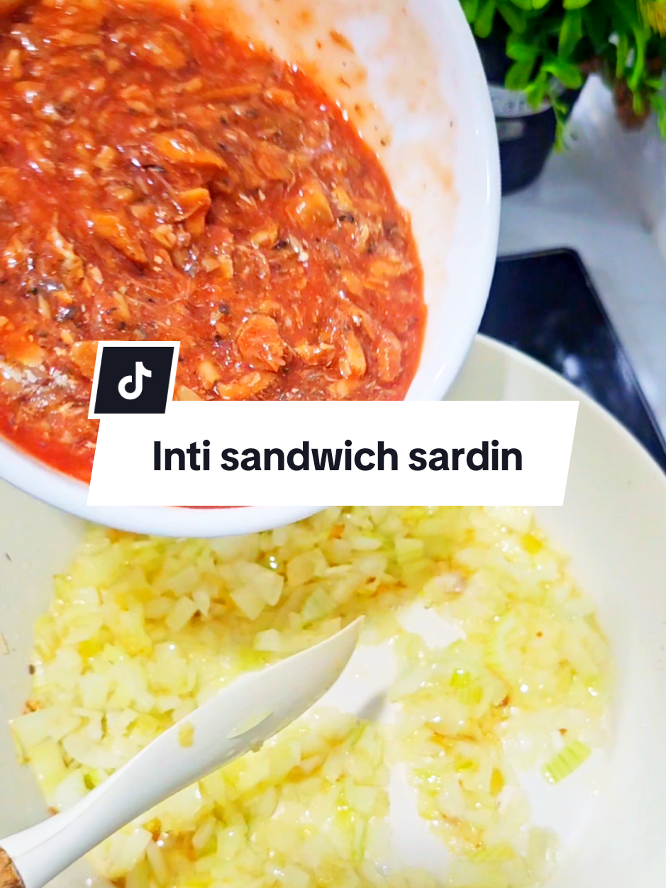 Replying to @wifecomat82 Resepi inti sandwich sardin 3 layer . Resepi : 1 tin sardin 400ml (14oz) 3 ulas bawang putih 1 biji bawang holland (size besar) ⅓ cup mayonis ⅓ cup sos cili ½ sdt garam,gula & ajinomoto  1 biji lada besar . #sandwich #sandwichsardin #potluck #jamuan #ideajualan 