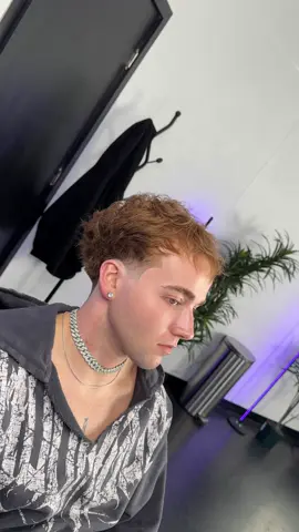 Low taper fades texture fringe Sensational! 🤌🏽😮‍💨 bro drove 4 hrs!! 😱  📍EVERETT - SEATTLE WA,🔗 click the link in my bio to book with me! #everettbarber #seattlebarber #bellinghambarber #tacomabarber #lowtaperfade 