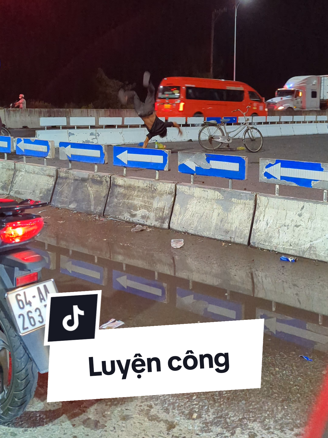Đang đi đường thấy sư phụ luyện công #mientay  #xuhuong  #mientayquetoi  #xuhuongtiktok  #viralvideo 