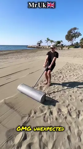 Beach Vibes and sand sifting. Mer Uk . #fyp  #foryoupage❤️❤️ #viralvideos #beachvibes #beachday 