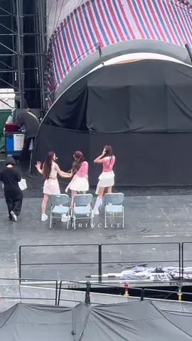 Tebak member? video diambil saat KiiiKii sedang rehearsal 😄 #Hearts2Hearts #하츠투하츠 #H2H #S2U  @Hearts2Hearts 