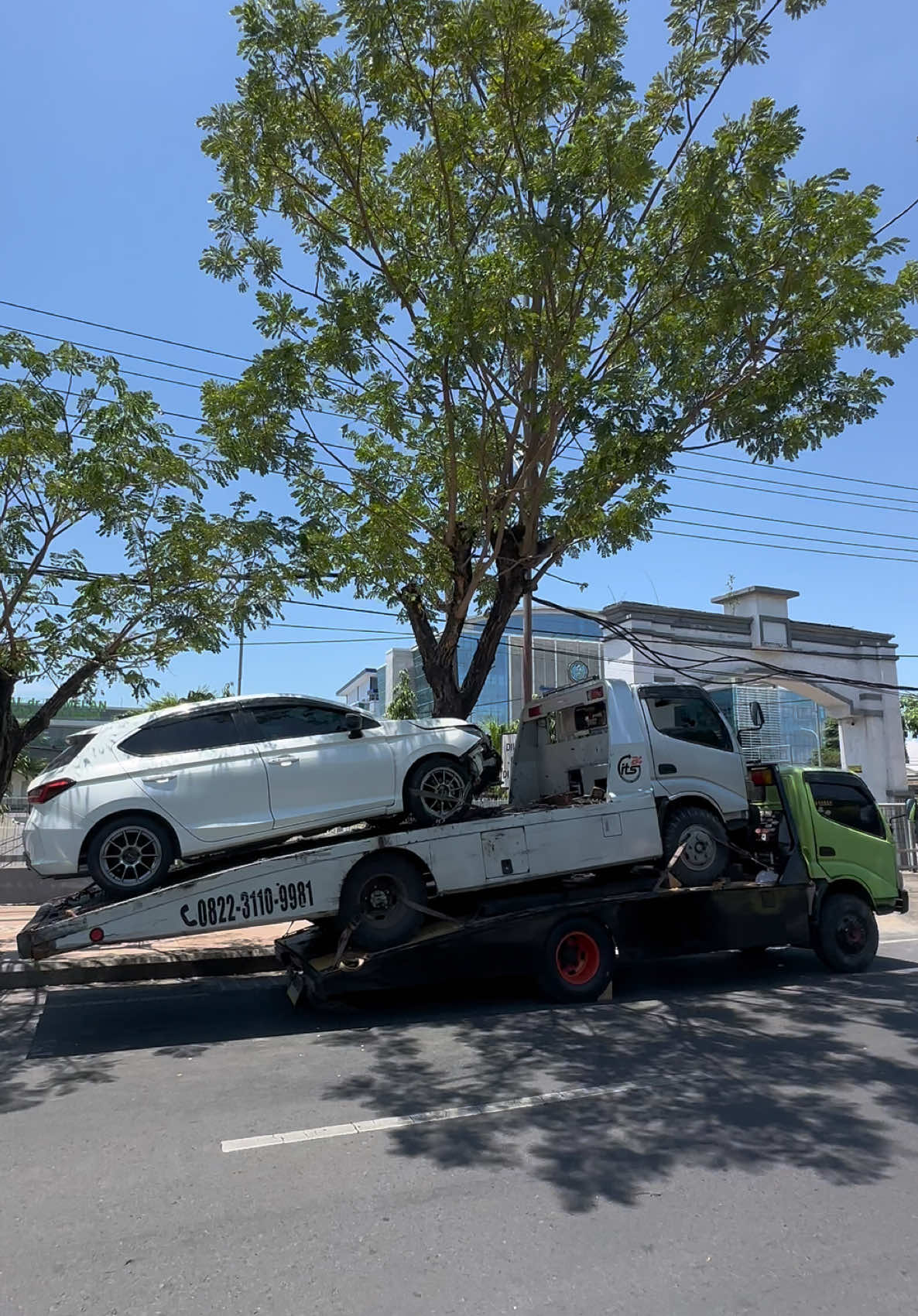 Sekirane raiso di atur di awur wae😂 #towingindonesia #towingservice #towingsurabaya #twobrotherstowing #surabaya 