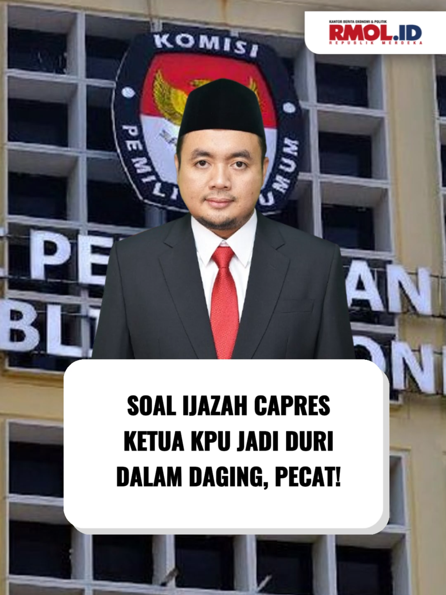 Soal Ijazah Capres Ketua KPU jadi Duri Dalam Daging, Pecat! Penerbitan Keputusan KPU No 731 Tahun 2025 yang menyembunyikan persyaratan ijazah capres tuai sorotan.  Meski akhirnya dibatalkan, namun keputusan itu tak lepas dari kepentingan geng Solo.  Pengamat hukum tata negara, Feri Amsari mengatakan putusan itu diduga untuk menutupi ijazah Gibran Rakabuming.  Pasalnya Gibran digugat secara perdata PN Jakarta Pusat karena dugaan ketidakabsahan syarat pendidikan saat mendaftar sebagai Cawapres.  Jika putusan itu tak dicabut maka KPU bisa menghindar untuk memberikan alat bukti di pengadilan. Bagai duri dalam daging, Ketua KPU Mochammad Afifuddin menjalankan agenda terselubung geng Solo.  Sebab keputusan Ketua KPU dibela Wamensesneg Juri Ardiantoro.  Juri mengatakan bahwa KPU lembaga independen yang tidak bisa diintervensi.  Publik luas mengenal Juri adalah orangnya Jokowi, ia adalah mantan Ketua KPU DKI yang meloloskan Jokowi jadi Gubernur. #rmol #rmolid #republikmerdekaonline #kpu #kpuri #ketuakpu #mochammadafifuddin #ijazahcapres #ijazahcawapres #ijazahcaprescawapres #tolakkeputusankpuno731 #gibran #gibranrakabuming #jokowi #jokowidodo #feriamsari #juriardiantoro
