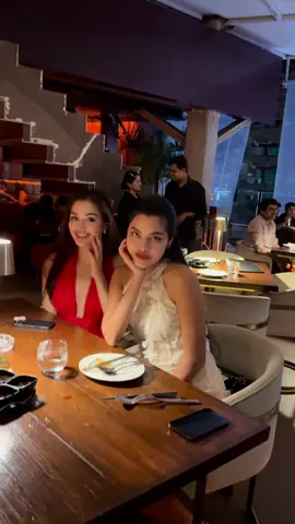 Tiệc cùng các ngôi sao Bollywood Ấn Độ. Instagram: anattlee @Aneesa 
