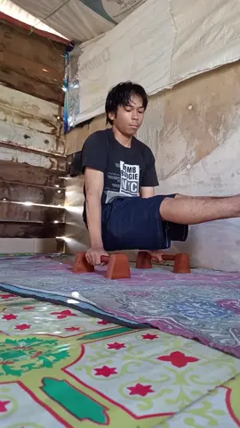 cobain gerakan combo ,ga biasa handstand pake parallel bar. #calisthenics #workout 
