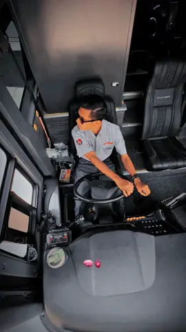 Lalu siapa lagi yang bisa kau percaya, Bahkan gigimu pun mampu menggigit lidahmu sendiri. #cinematicbus #videobusindonesia #videobus #patricksoetedjo #jetbus5 