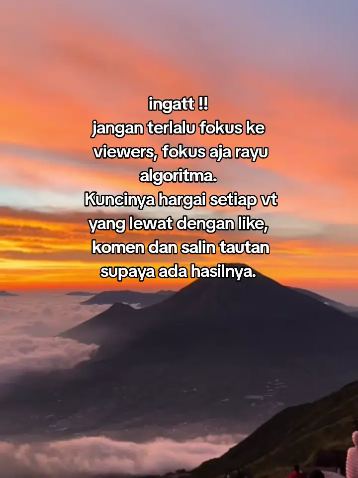 1. Interaksi Pengguna dan Rekomendasi Konten:  Algoritma TikTok merekomendasikan video berdasarkan interaksi pengguna. Jika sering berinteraksi dengan akun tertentu, konten dari akun tersebut akan lebih sering muncul.  2. Pengaruh Informasi Video pada Algoritma:  Algoritma TikTok juga mempertimbangkan informasi dari video, seperti caption, hashtag, dan audio. Pastikan caption singkat dan mudah dipahami, tambahkan hashtag yang relevan, serta pilih audio yang menarik untuk meningkatkan peluang video masuk FYP (For You Page).  3. Pengaturan Akun Pengguna:  Saat mendaftar TikTok, pengguna diminta memilih topik yang diminati. Algoritma TikTok kemudian merekomendasikan video berdasarkan pilihan topik tersebut. Jika ada video yang tidak disukai muncul di beranda, pengaturan preferensi dapat diubah melalui profil. dengan ( hastag) ⬇️⬇️ #affiiatepemula #pejuangaffiiliate #affiliatemarketing #moots? #fyppppppppppppppppppppppp 