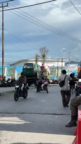 Cuma di fakfak mobil taxi naik truk #fyp #fakfakpapuabarat 