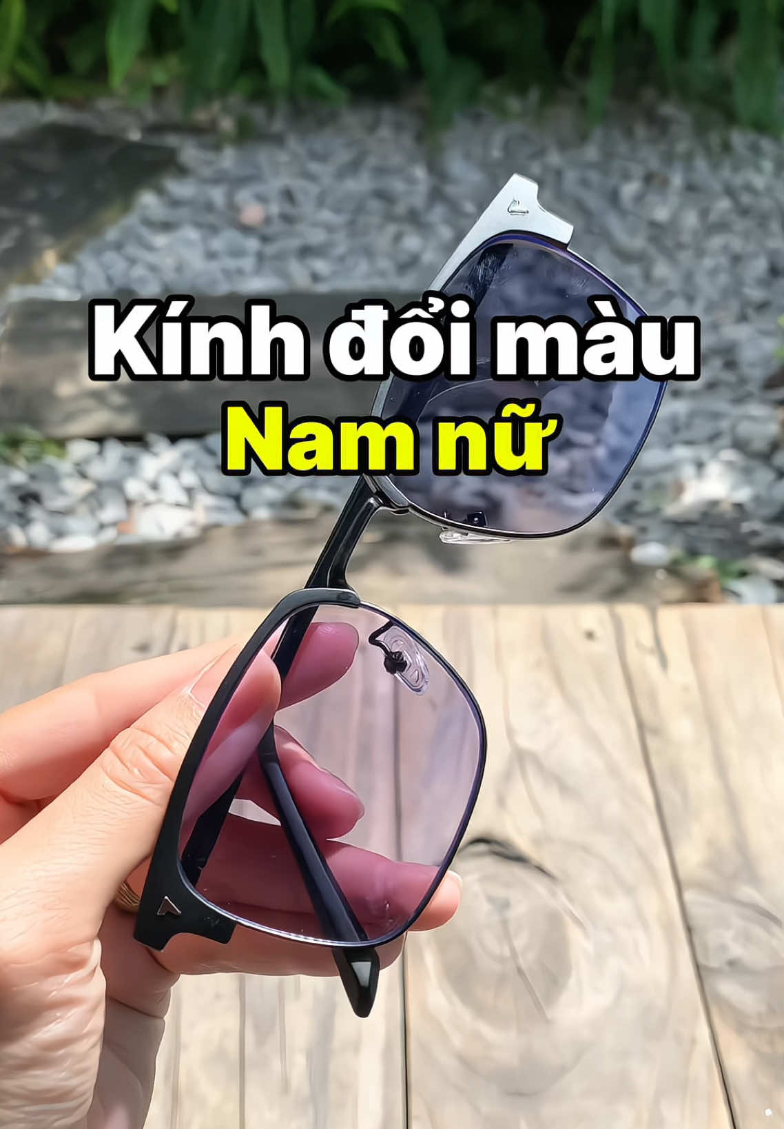 Kính đổi màu vừa thời trang lại giúp bảo vệ mắt, cả nam và nữ đều đeo được  #kinhdoimau #kinhmat 