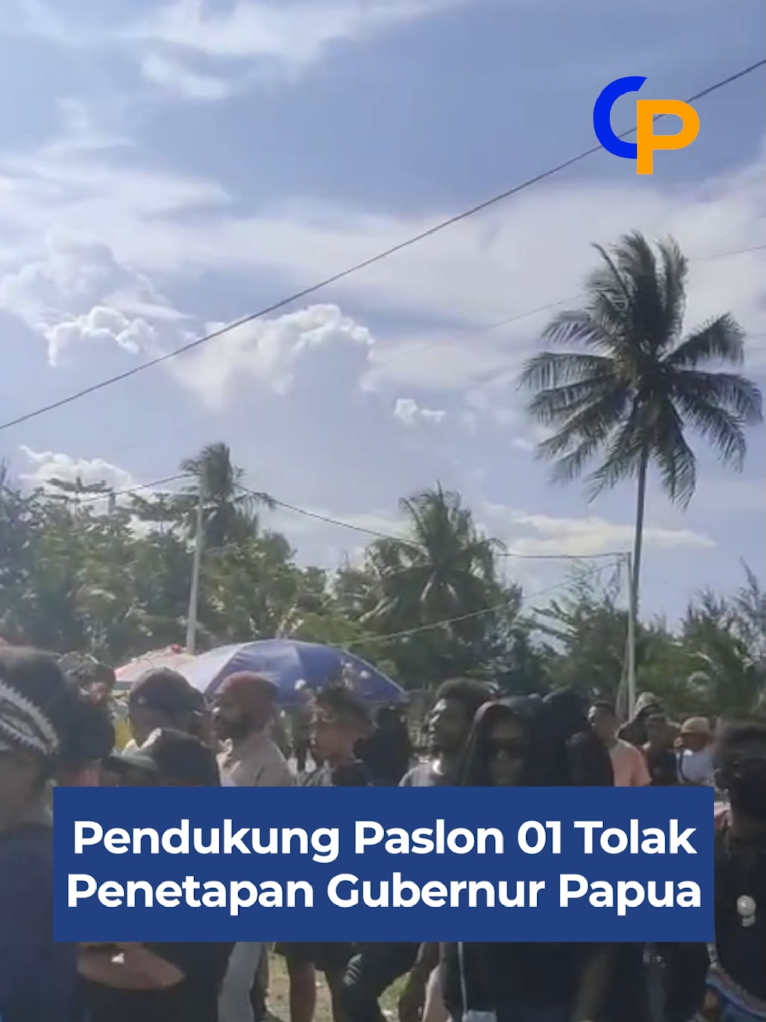 Penetapan calon gubernur terpilih Papua pasca putusan Mahkamah Konstitusi (MK) pada Sabtu (20/9/2025) oleh Komisi Pemilihan Umum (KPU) diwarnai dengan aksi demonstrasi oleh ratusan massa dari salah satu pendukung pasangan calon kalah. Dari data yang dihimpun Cenderawasih Pos di lokasi ratusan massa tersebut mulai melakukan aksi sekira pukul 11.00 WIT tepat didepan pintu masuk kantor KPU Papua. Diketahui massa aksi tersebut berasal  dari pendukung Paslon 01, Benhur Tomi Mano-Constan Karma (BTM-CK). Massa menolak seluruh hasil keputusan MK atas kemenangan dari Paslon 02 Mathius Fakhiri-Aryoko Rumaropen (MDF-AR). Tak sedikit aparat keamanan dari Polda Papua amankan jalannya aksi. Dengan peralatan lengkap aparat keamanan memblokade gerbang KPU agar masa tidak masuk kedalam halaman kantor tersebut. Dalam baliho yang dibawakan massa tanpak bertulis 